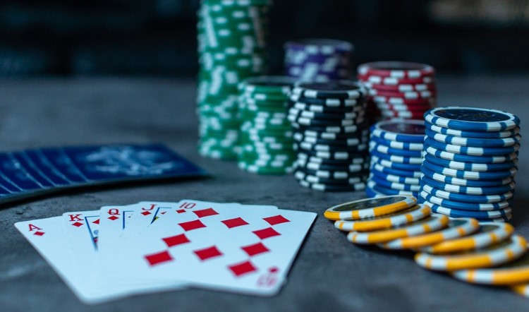 Lebih Dalam Tentang Bandar Poker Online